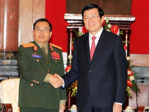 越南国家主席张晋创会见老挝国防部副部长森暖·赛雅拉