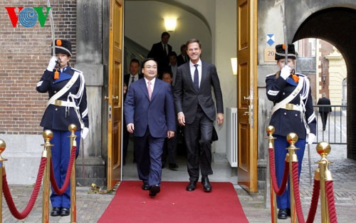黄忠海副总理访问荷兰
