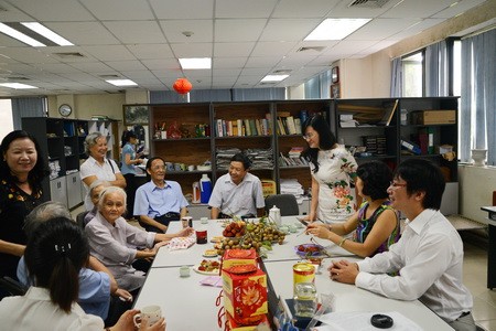 VOV5前副主任、前华语组组长阮春碧谈从事华语广播的难忘回忆