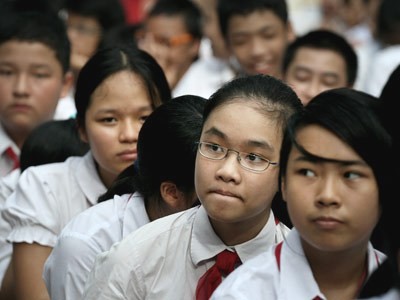  越南国会常委会向中小学教育课程和教科书革新提案的呈文提供意见