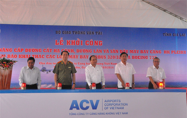 阮春福副总理出席波来古市机场升级改造项目动工仪式