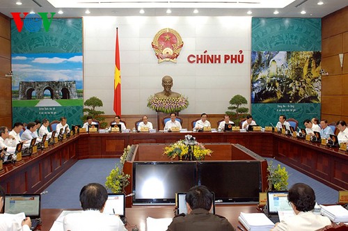 越南政府举行9月工作例会