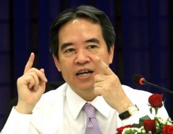 越南央行行长就处理坏账、银行结构重组、向经济体提供资金等三大问题接受质询