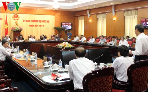 越南国会常委会第31次会议闭幕