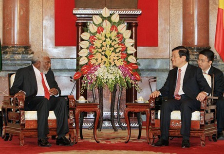 越南国家主席张晋创会见瓦努阿图总理纳图曼