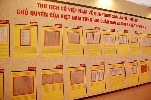 “黄沙长沙归属越南——历史与法理依据”地图及资料展在下龙市举行