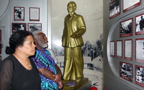 瓦努阿图总理圆满结束对越南的正式访问
