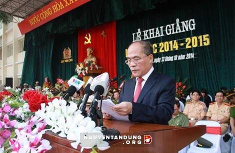 越南国会主席阮生雄出席警察学院开学典礼