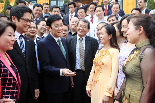 越南企业家与国家同步发展