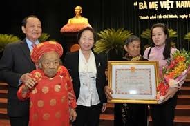 越南国家副主席阮氏缘出席兴安省“越南英雄母亲”称号授予仪式