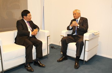 范平明在第十届亚欧首脑会议期间举行多场双边会晤