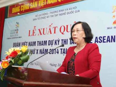 越南代表团参加2014年第十次东盟职业技能比赛