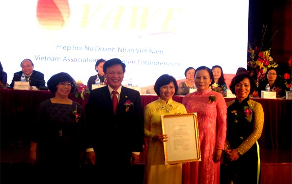 越南女企业家在国家发展事业中发挥重要作用