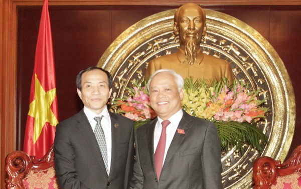 越南国会副主席汪朱刘会见中国和裁会代表团