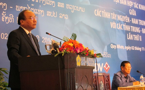 越南西原和中南部各省与老挝中南部各省举行第二次经济合作座谈会