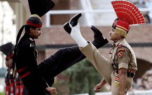 印度与巴基斯坦暂停边贸交流和军事仪式