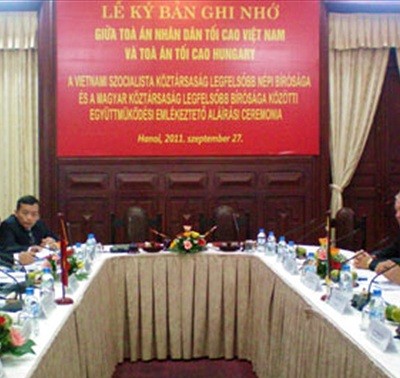 越南最高人民法院与匈牙利最高法院举行高级会谈