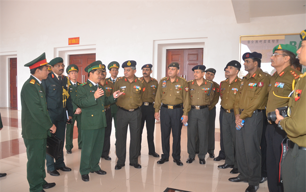 越南人民军副总参谋长会见印度陆军战争学院代表团