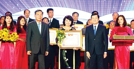 张晋创主席出席越南教师节纪念会