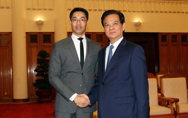 越南政府总理阮晋勇会见世界经济论坛常务董事勒斯勒尔