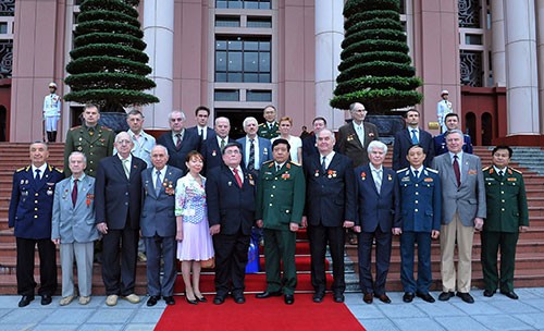 冯光青部长会见俄罗斯和白俄罗斯老兵代表团