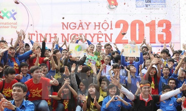  越南举行2014年国家志愿者日     