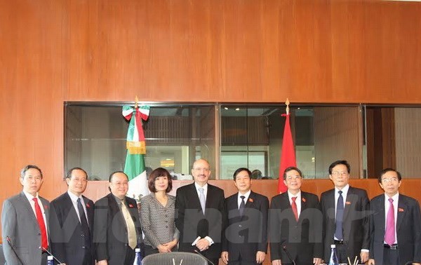 越南国会对外委员会代表团访问墨西哥和哥伦比亚