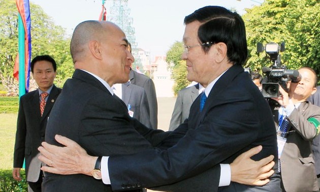将越南-柬埔寨关系推上新高度