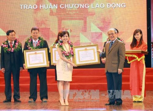 越南国会主席阮生雄出席“2014年企业之夜”交流活动