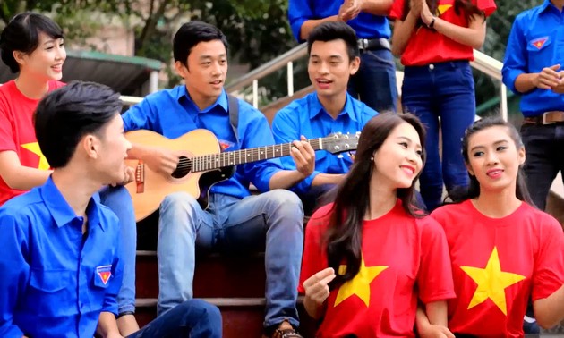 越南学生传统日65周年纪念会在河内举行