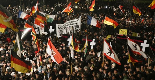 德国政界和宗教组织举行反恐游行