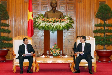 越南政府总理阮晋勇会见巴拿马和孟加拉国新任驻越大使
