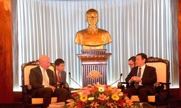 越共中央经济部部长会见美国商务部副部长
