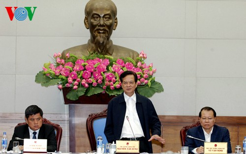 越南政府总理阮晋勇向同奈省春禄县和龙庆市颁发达到新农村标准证书
