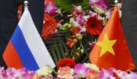 越俄领导人互致贺信庆祝两国建交65周年