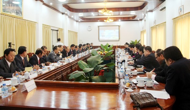 老挝领导人会见越共中央检查委员会高级代表团