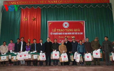 多个社会团体组织看望慰问多乐和北江两省贫困同胞