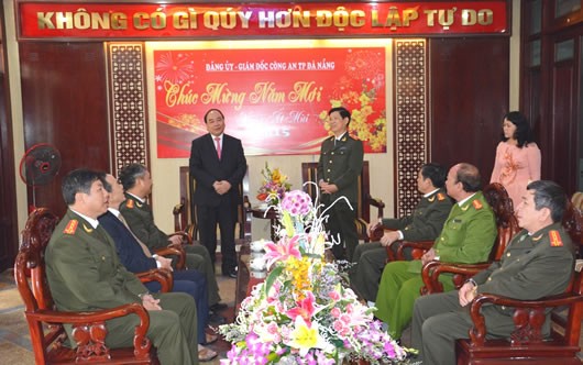越南各级领导人在各地拜年