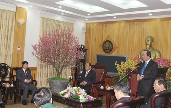 阮春福副总理看望河南省省委和人民并拜年