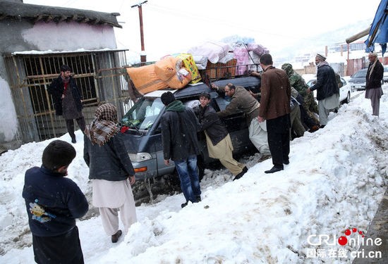 阿富汗雪崩已致100多人丧生