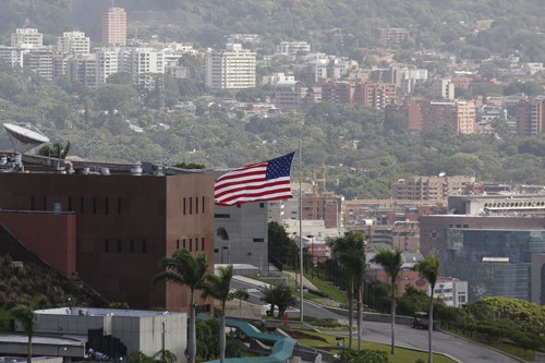美国抗议委内瑞拉关于美大使馆减员的要求