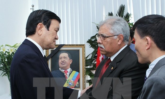 委内瑞拉总统查韦斯去世两周年纪念活动在河内举行