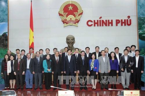 阮晋勇与越南劳动总联合会主席团举行工作会议