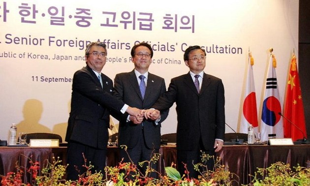 中日韩举行高级别外交会谈