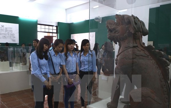“越南古老雕刻艺术中的狮子和猊形象”专题展在芹苴市开幕