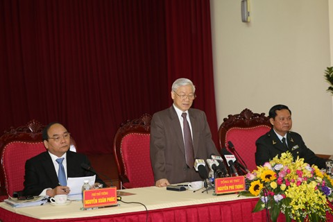 越共中央总书记阮富仲与政府监察总署举行工作座谈