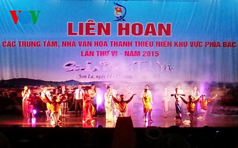 越南北部青少年文化中心联欢活动举行