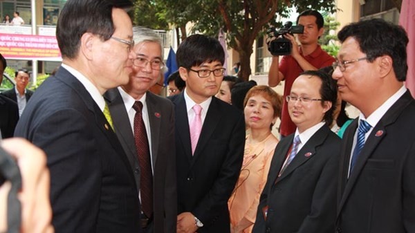 韩国国会议长郑义和与越南胡志明市大学生交流
