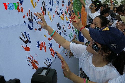 越南举行2015年“地球一小时”活动