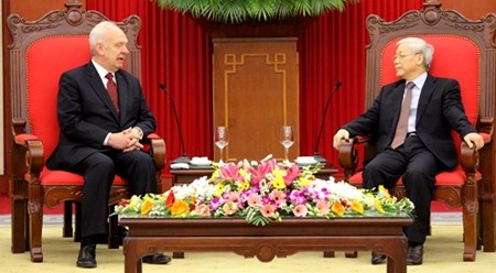 越共中央总书记阮富仲会见俄罗斯驻越南大使弗努科夫